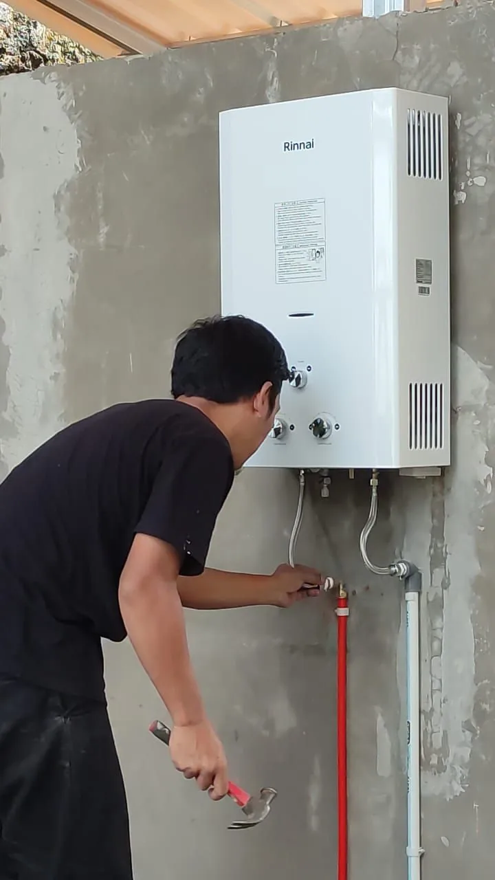 Gas geyser technician working in Gauteng